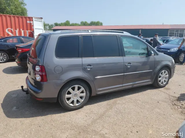 Volkswagen Touran 2007 · 1.4 MT
