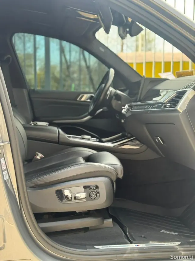 BMW X7 2023 · 4.0 CVT
