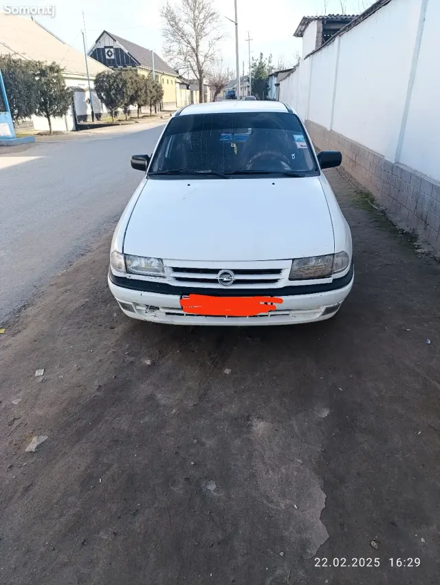 Opel Astra F 1994 · 1.6 MT