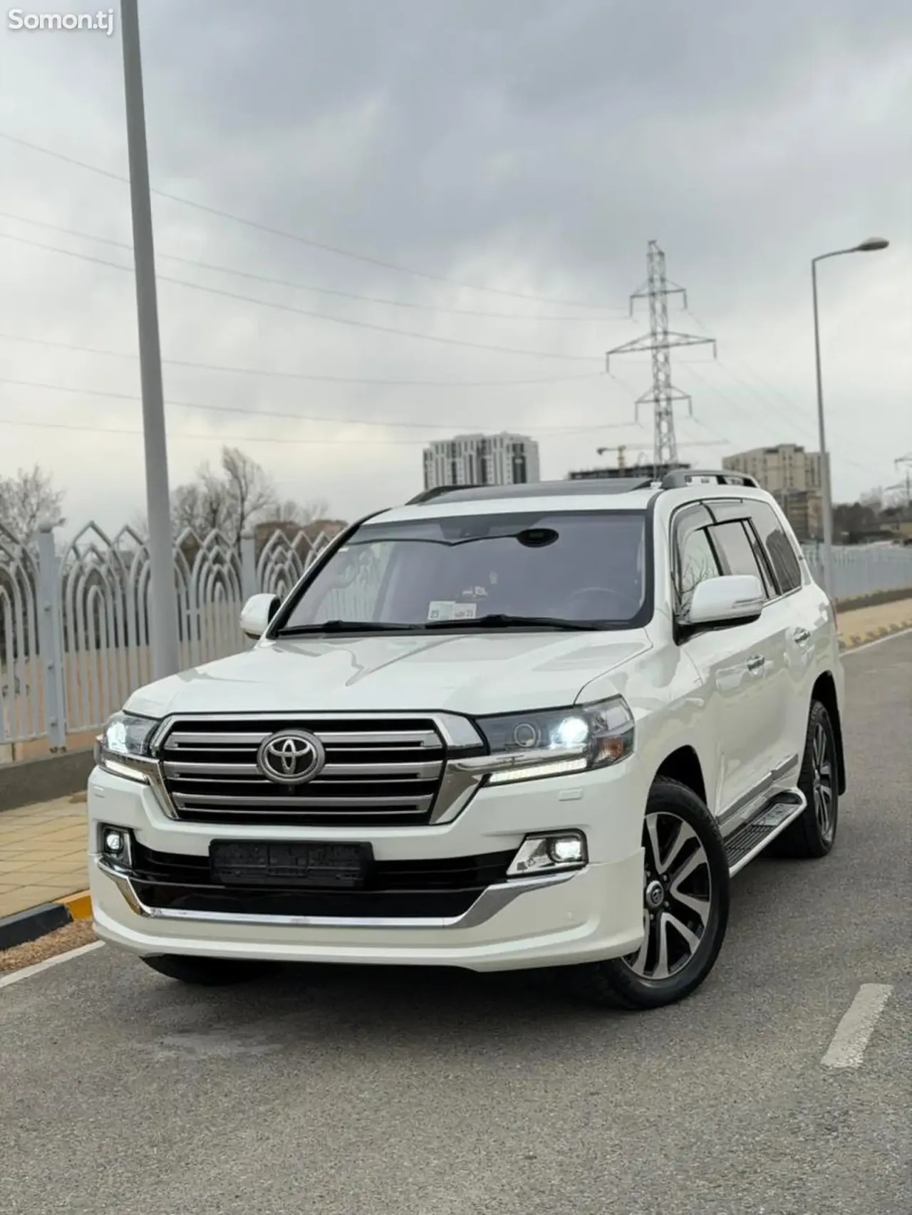 Toyota Land Cruiser 2017 · 4.5 AT