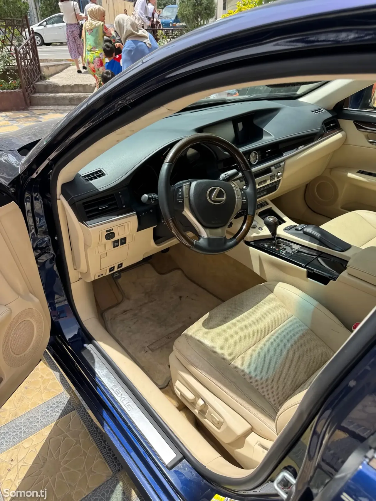 Lexus ES series 2014 · 3.5 AT
