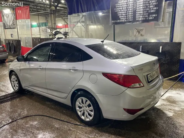 Hyundai Solaris 2015 · 1.4 AT