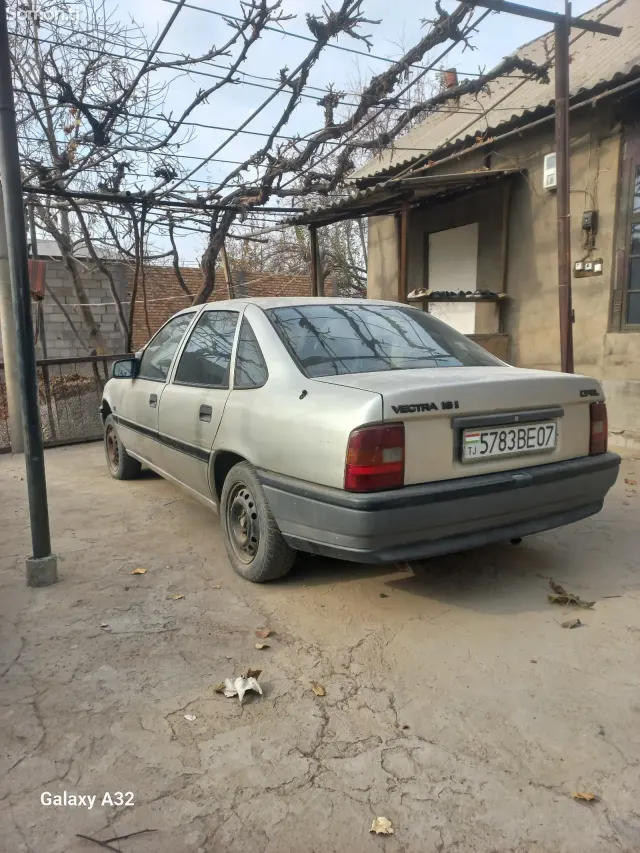 Opel Vectra A 1991 · 1.6 MT