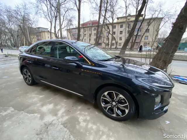 Hongqi E-QM5 2022 · AT