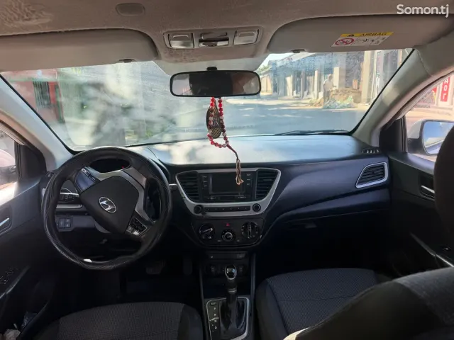 Hyundai Solaris 2017 · 1.4 AT