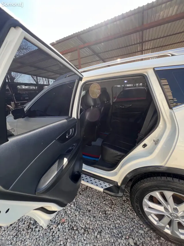 Nissan X-Trail 2015 · 2.5 AT