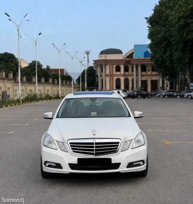 Mercedes-Benz E class 2011 · 3.0 AT