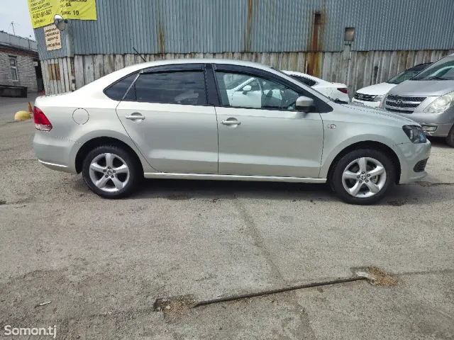 Volkswagen Polo 2012 · 1.6 AT