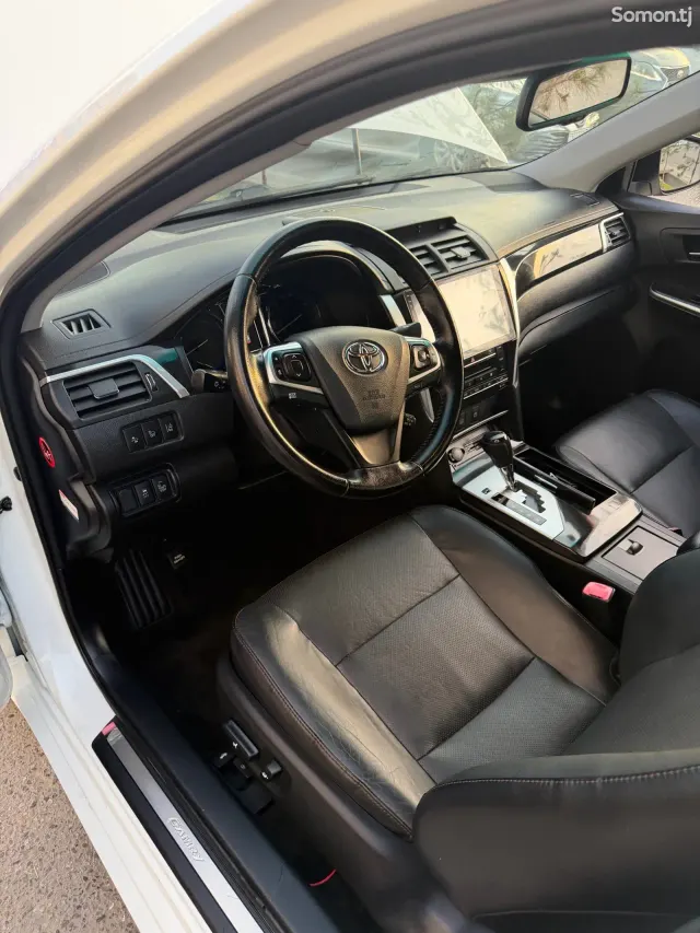 Toyota Camry 2015 · 2.5 AT