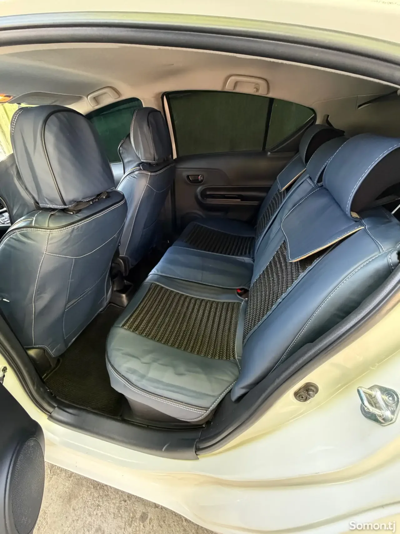 Toyota Aqua 2014 · 1.5 AT