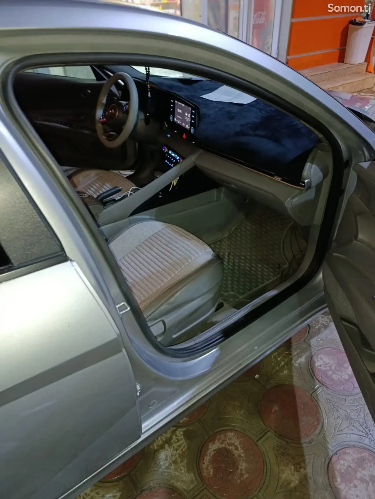 Hyundai Elantra 2022 · 2.0 AT