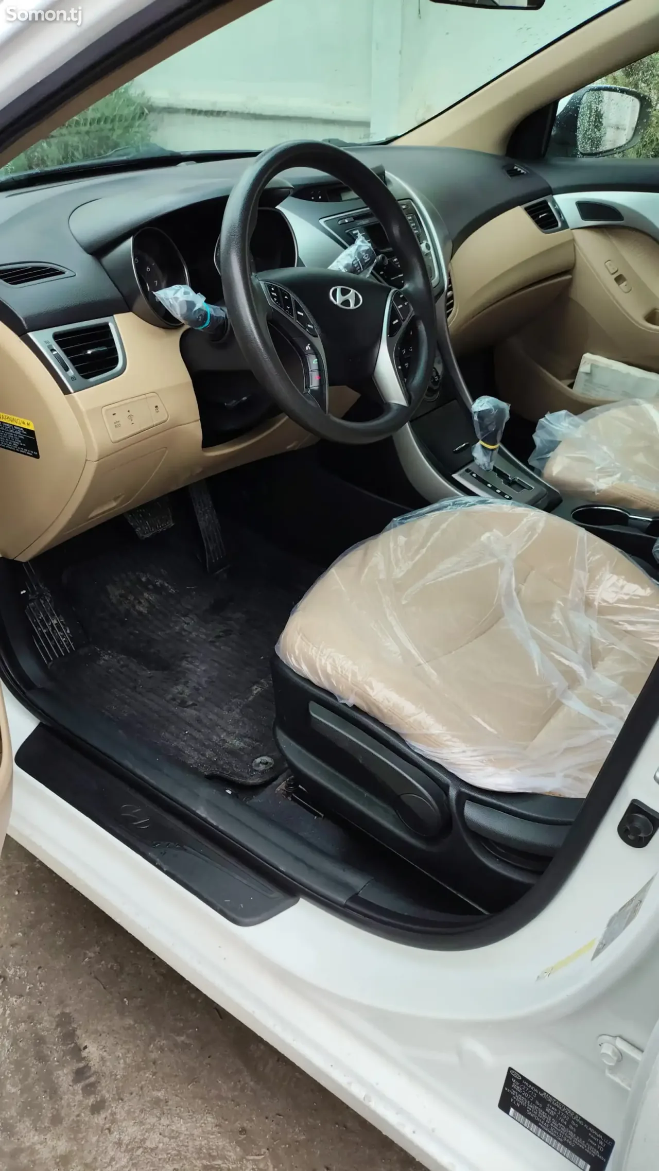 Hyundai Elantra 2013 · 1.8 AT