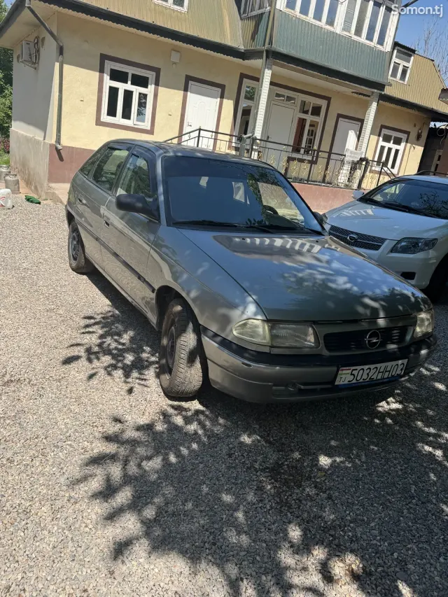 Opel Astra F 1995 · 1.6 MT