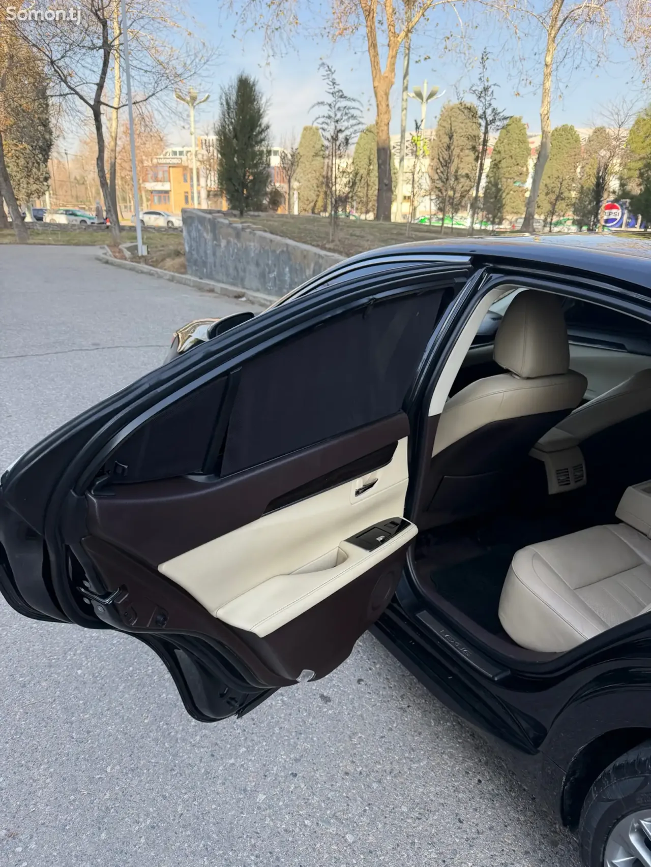 Lexus ES series 2017 · 2.5 AT