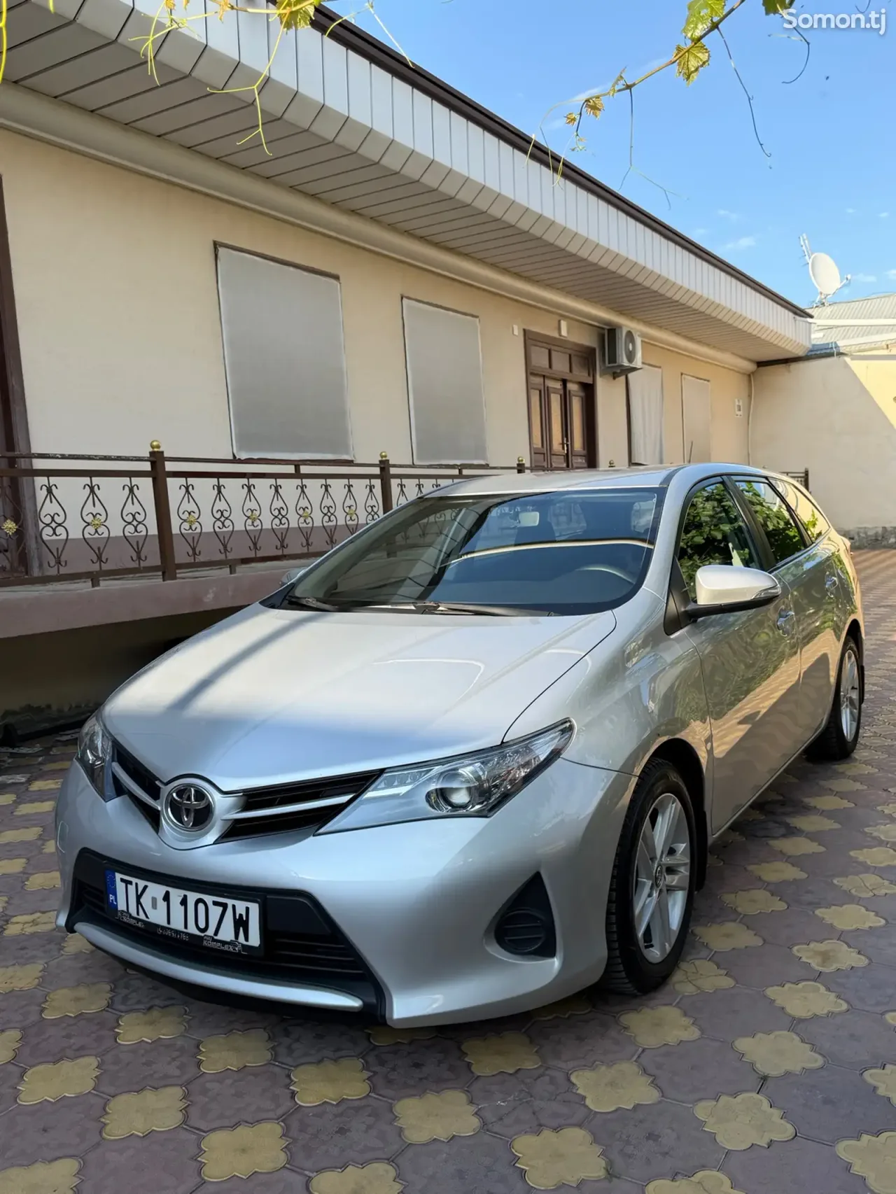 Toyota Auris 2014 · 1.6 MT