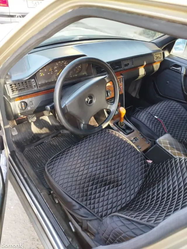 Mercedes-Benz W124 1992 · 2.3 MT