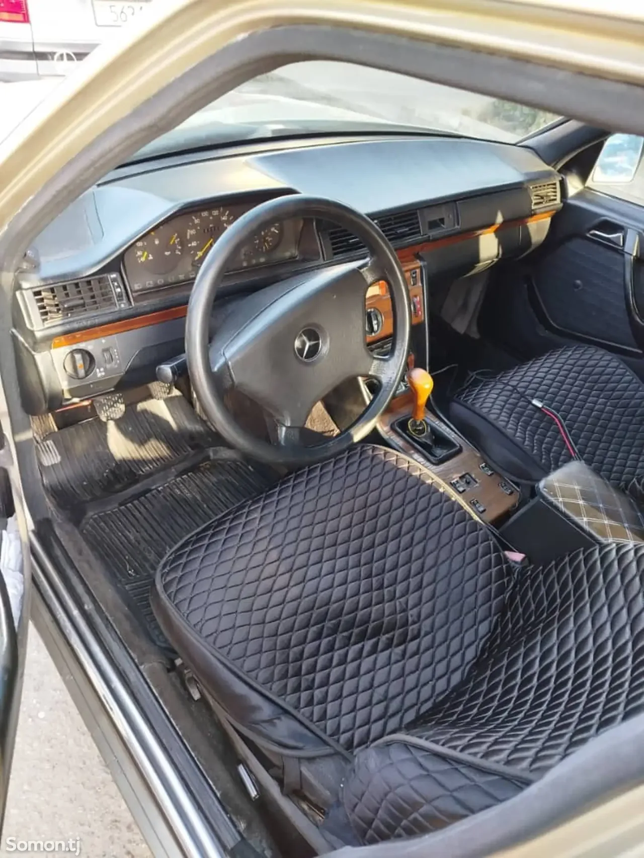 Mercedes-Benz W124 1992 · 2.3 MT
