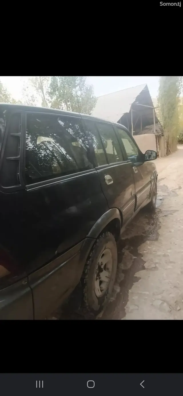 Ssang Yong Musso 2001 · 2.4 MT