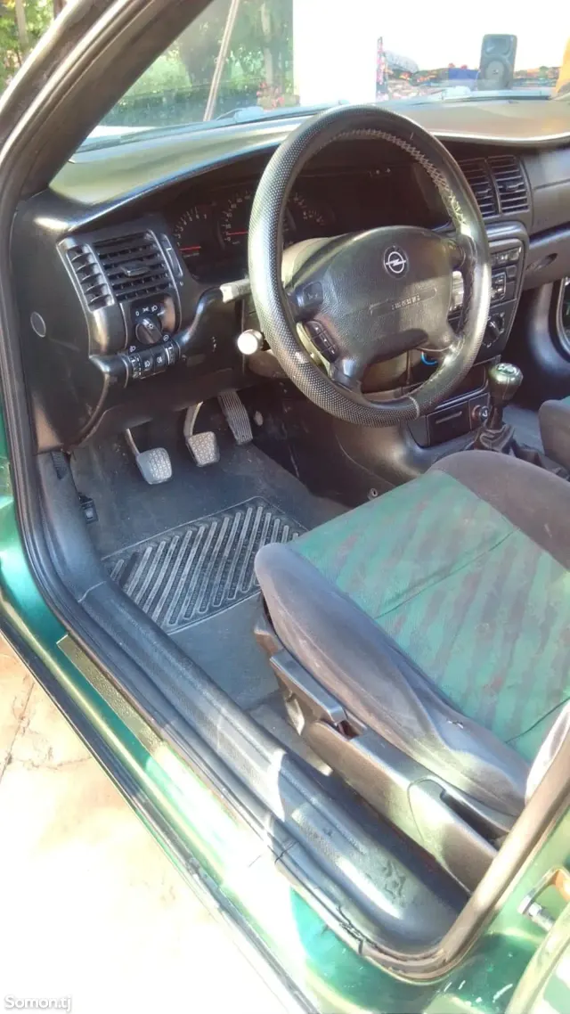 Opel Vectra B 1997 · 1.6 MT
