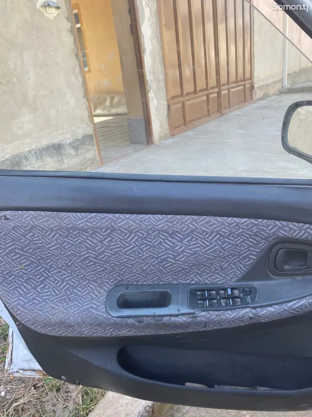 Daewoo Nexia 1994 · 1.6 MT
