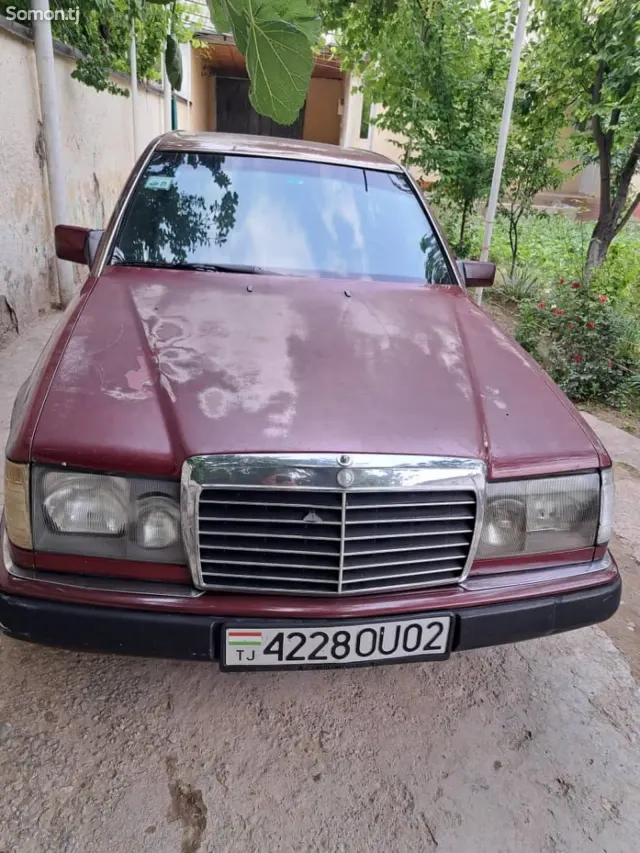 Mercedes-Benz W124 1989 · 2.0 MT