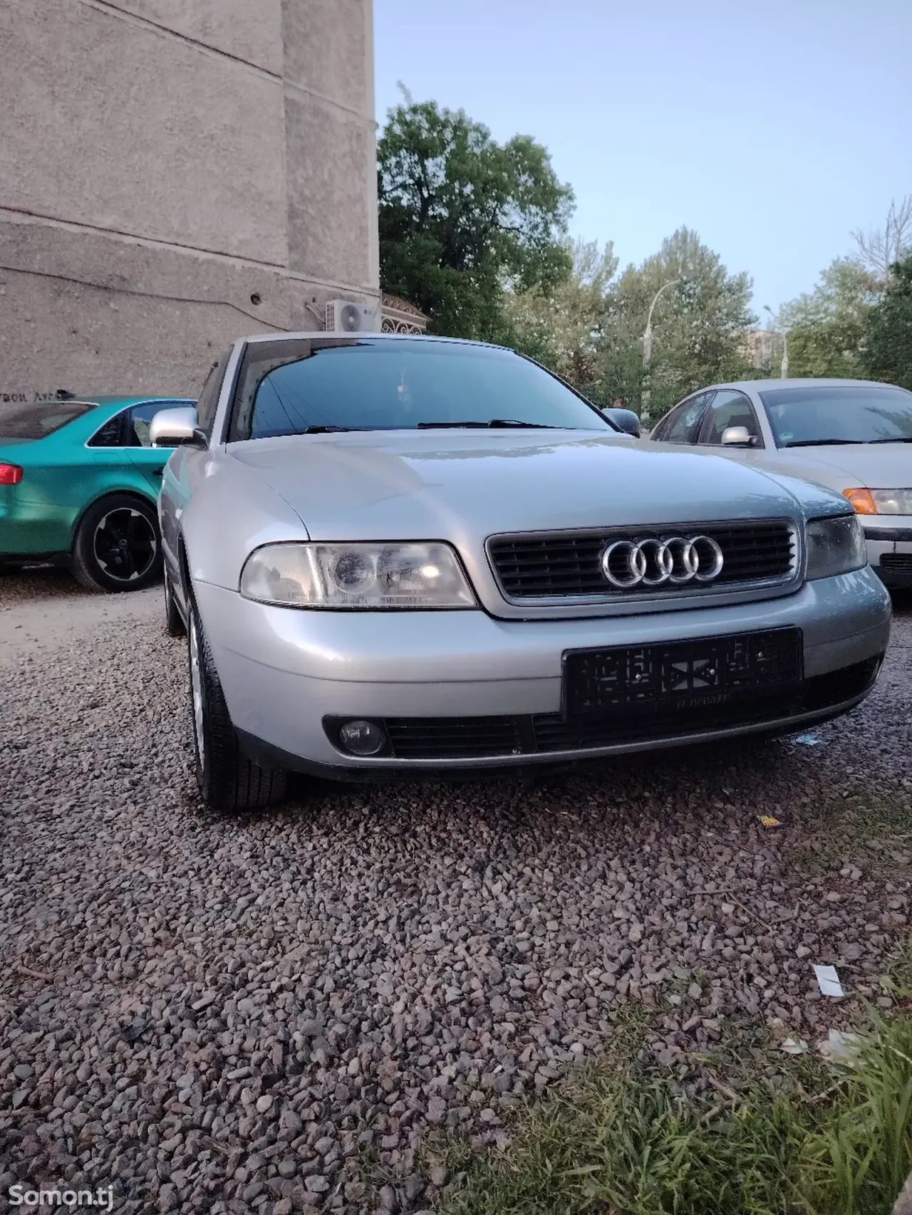 Audi A4 1999 · 1.6 MT