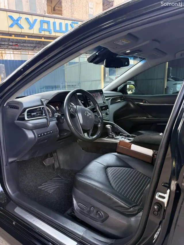 Toyota Camry 2018 · 2.5 AT
