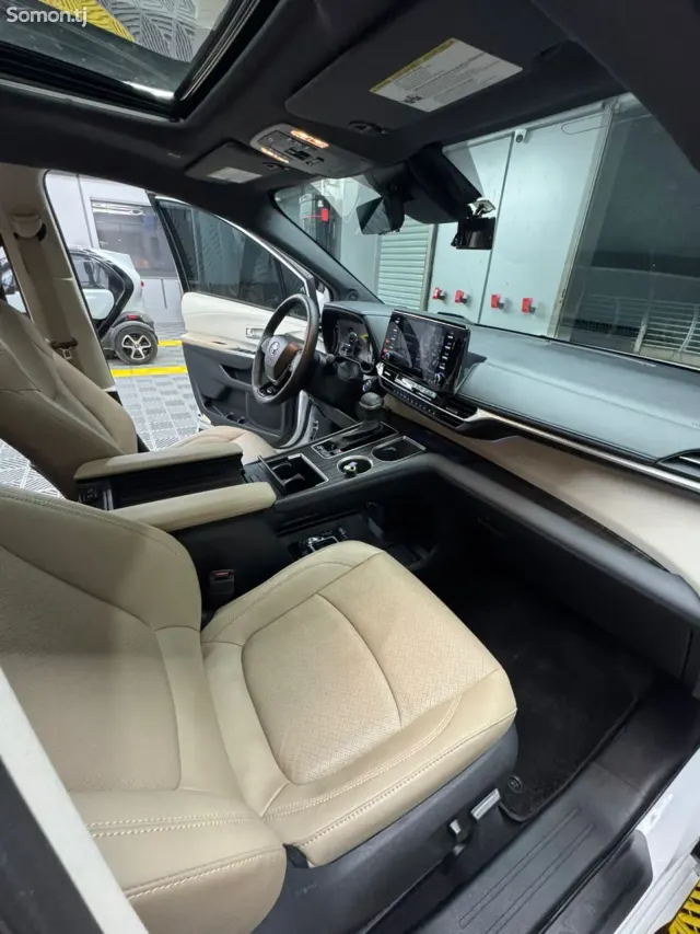 Toyota Sienna 2024 · 2.5 AT