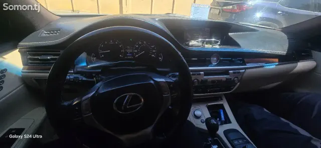Lexus ES series 2014 · 3.5 AT