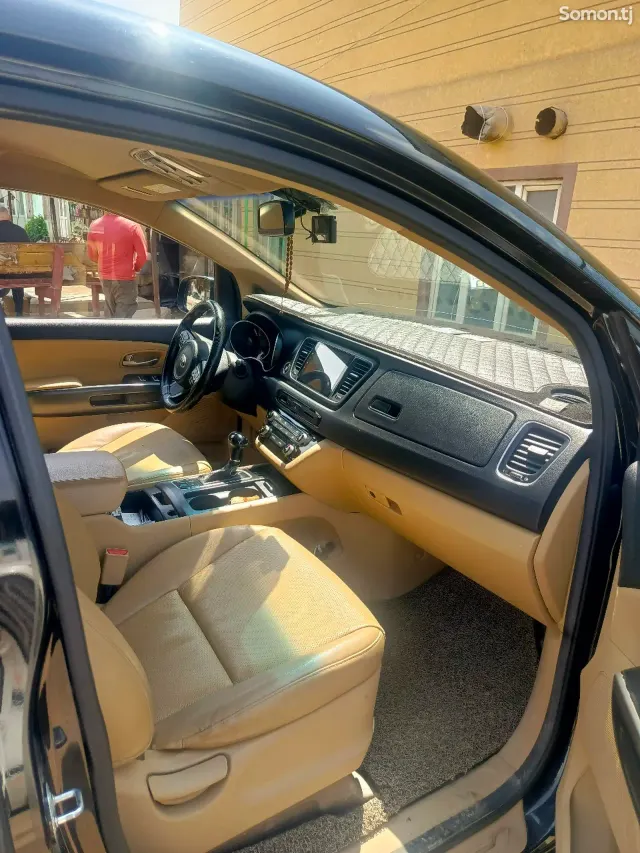 Kia Carnival 2014 · 2.2 AT