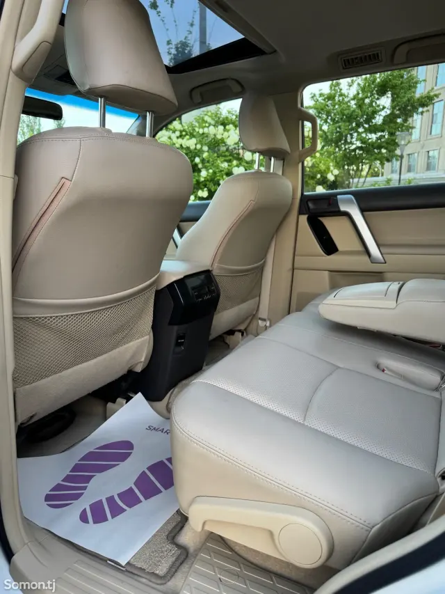 Toyota Land Cruiser Prado 2017 · 4.0 AT