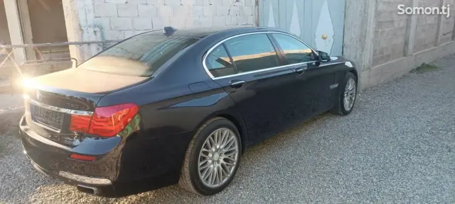 BMW 7 series 2011 · 4.4 AT