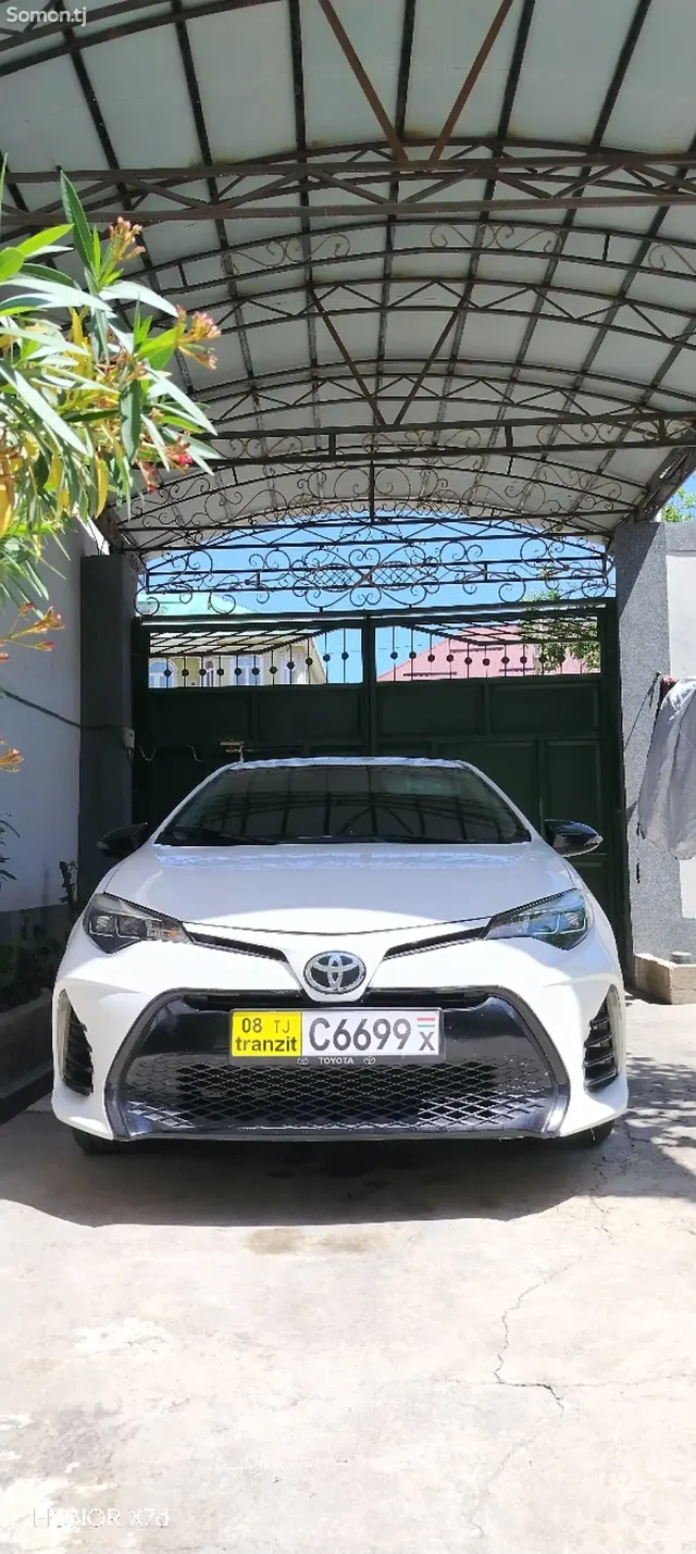 Toyota Corolla 2017 · 1.8 AT