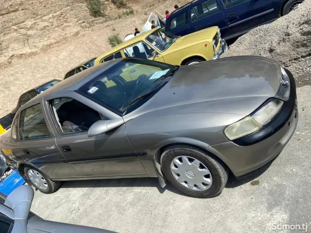 Opel Vectra B 1996 · 1.6 MT