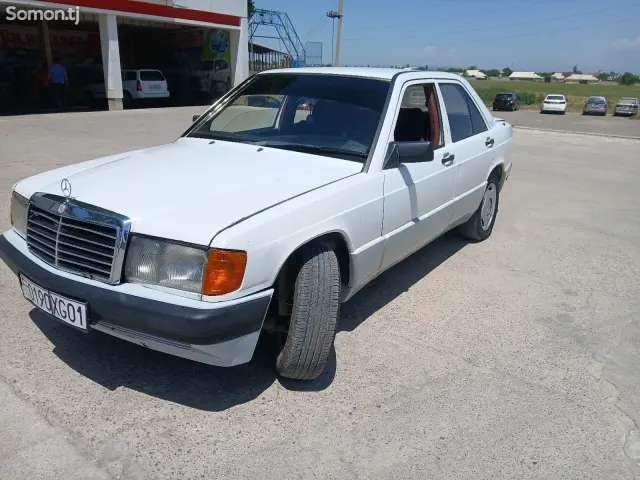 Mercedes-Benz W201 1989 · 2.0 MT