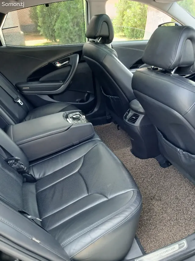 Hyundai Grandeur 2014 · 3.0 AT