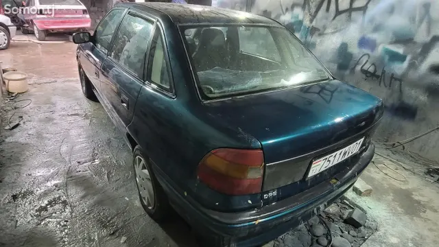 Opel Astra F 1995 · 1.6 MT