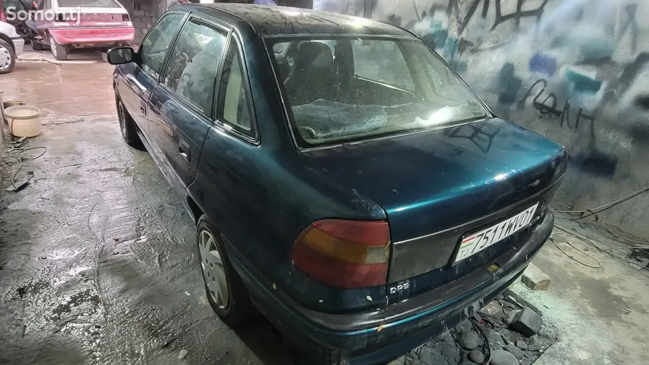 Opel Astra F 1995 · 1.6 MT