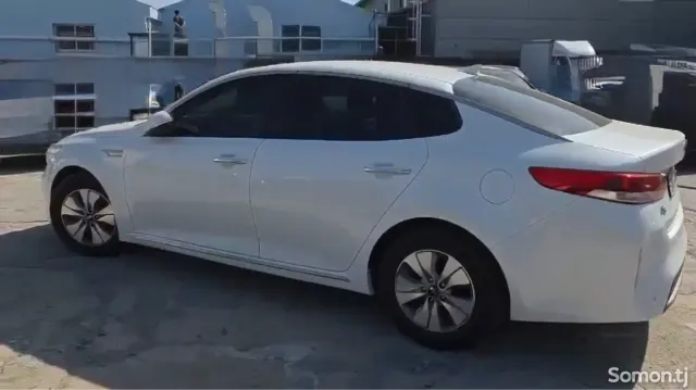 Kia K5 2016 · 2.0 AT