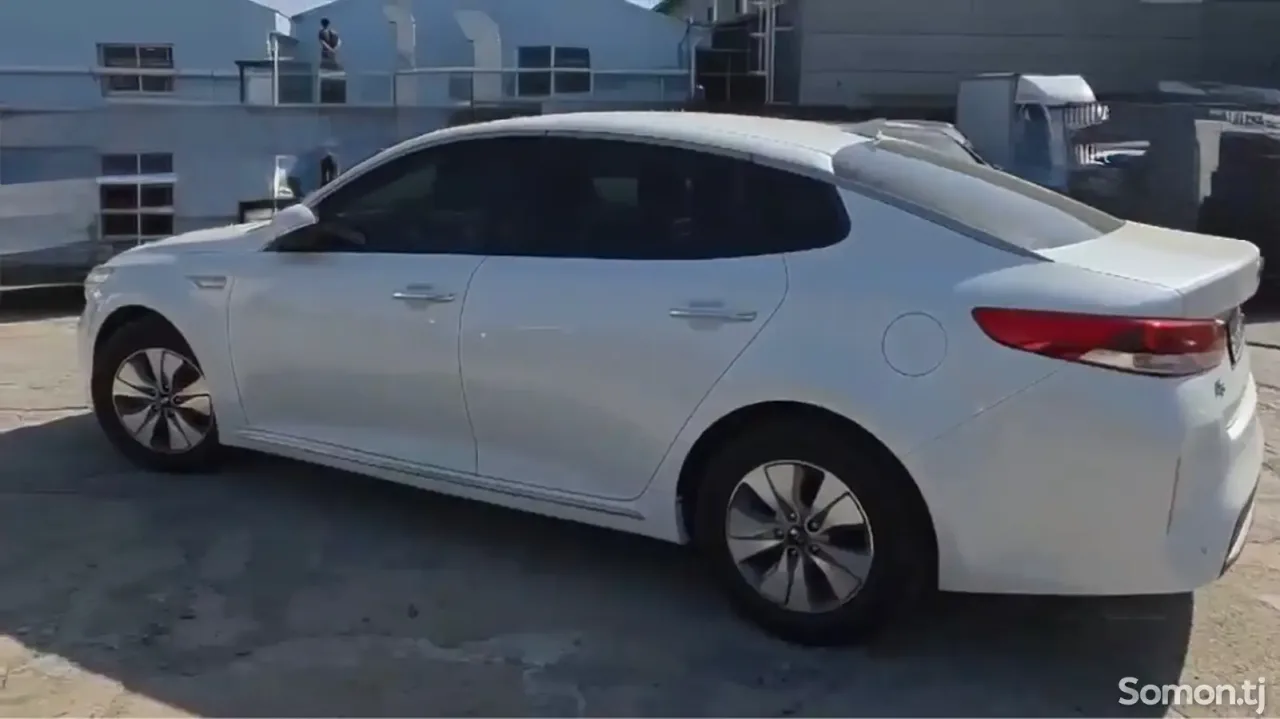 Kia K5 2016 · 2.0 AT