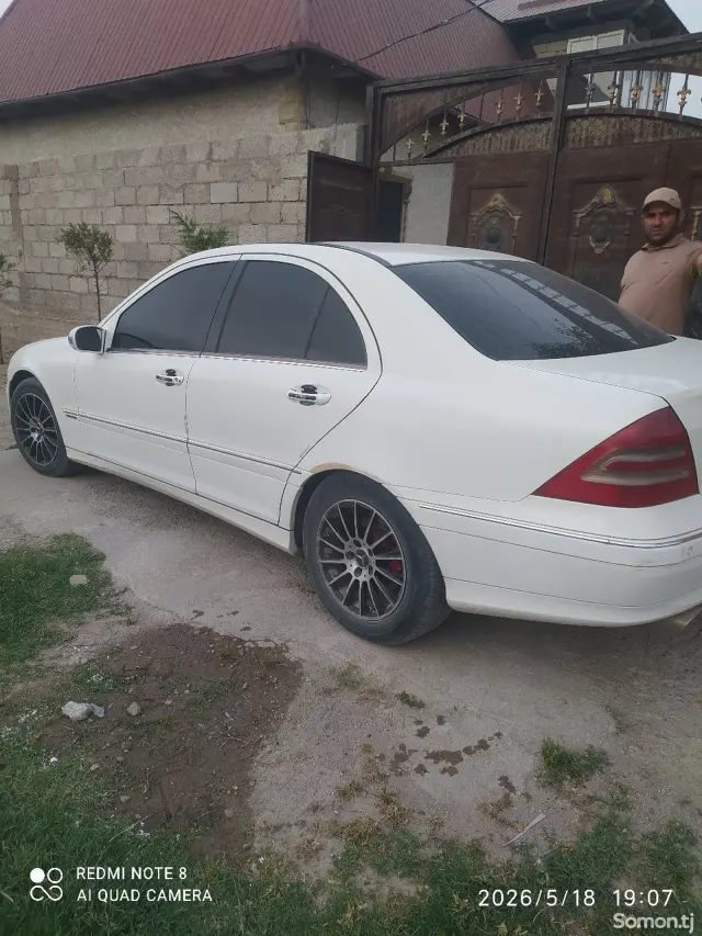 Mercedes-Benz E class 2005 · 2.4 MT