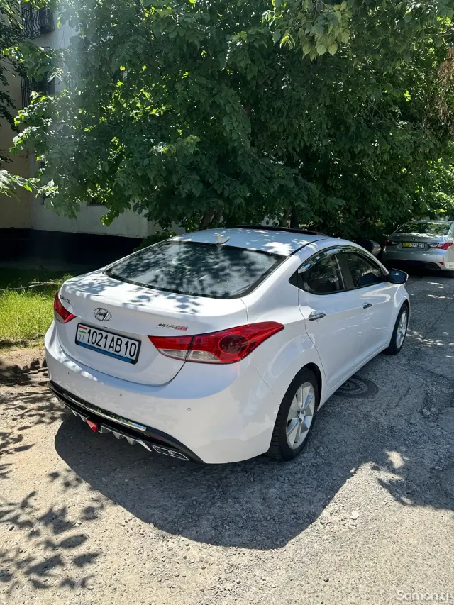 Hyundai Avante 2012 · 1.6 AT