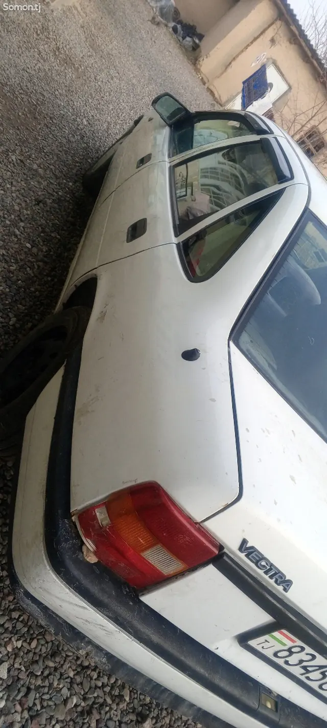 Opel Vectra A 1991 · 1.6 MT