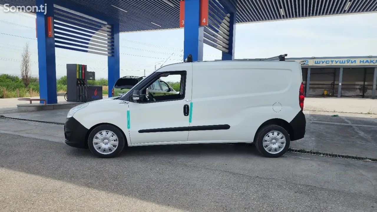 Opel Combo 2016 · 1.3 MT
