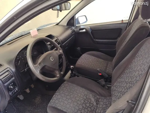 Opel Astra G 1999 · 1.6 MT