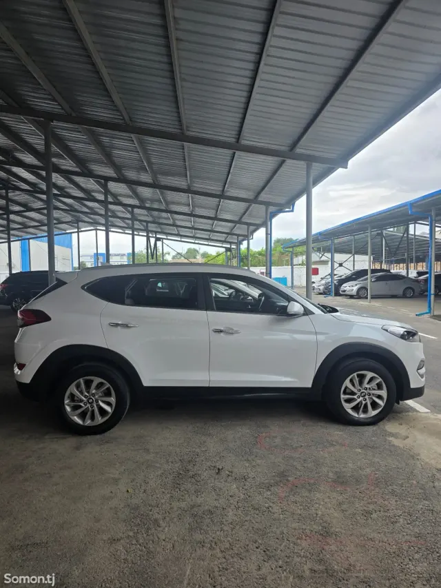 Hyundai Tucson 2016 · 1.6 AT