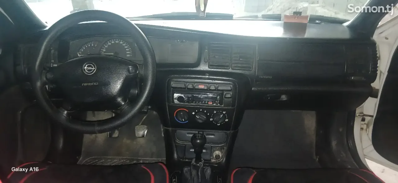 Opel Vectra B 1997 · 1.6 MT