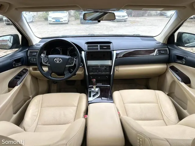 Toyota Camry 2015 · 2.5 AT
