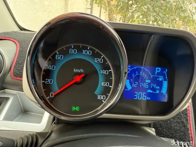Chevrolet Spark 2014 · 1.0 AT