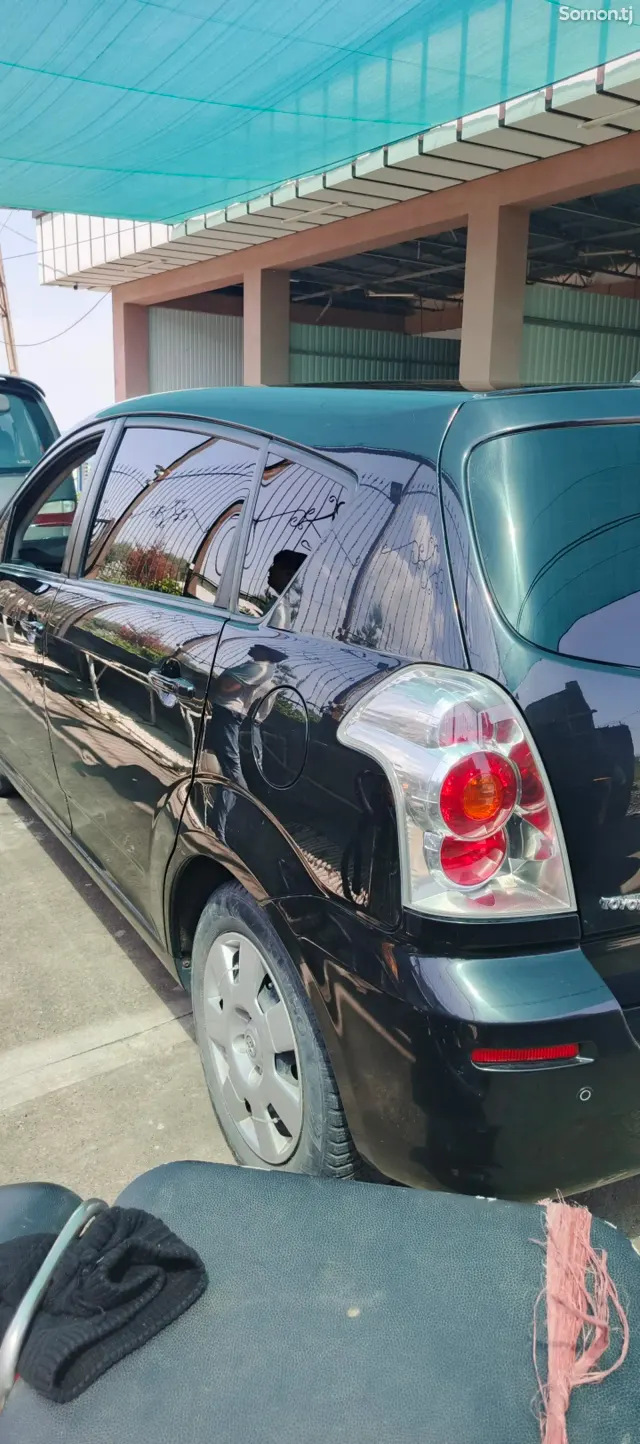 Toyota Verso 2006 · 2.2 MT